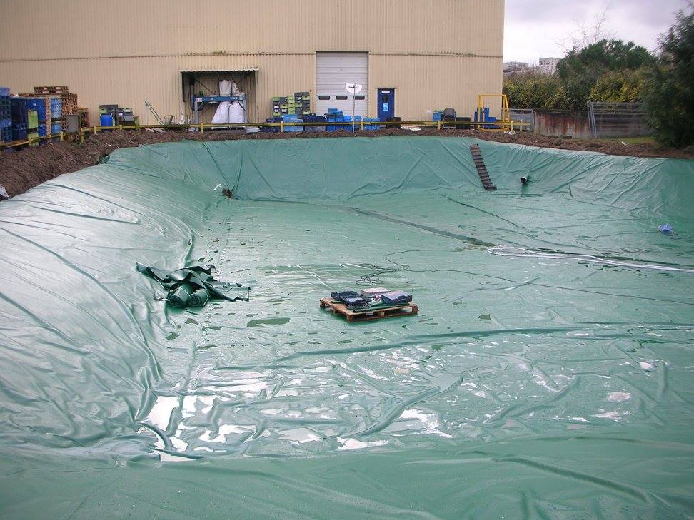 Bassin de rétention d’eaux pluviales en milieu industriel à Joué-Les-Tours